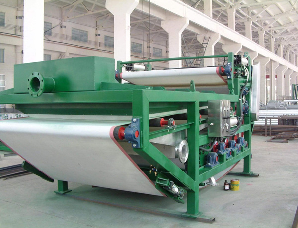 Belt dewatering machine