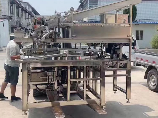 Automatic gluten roll winding machine